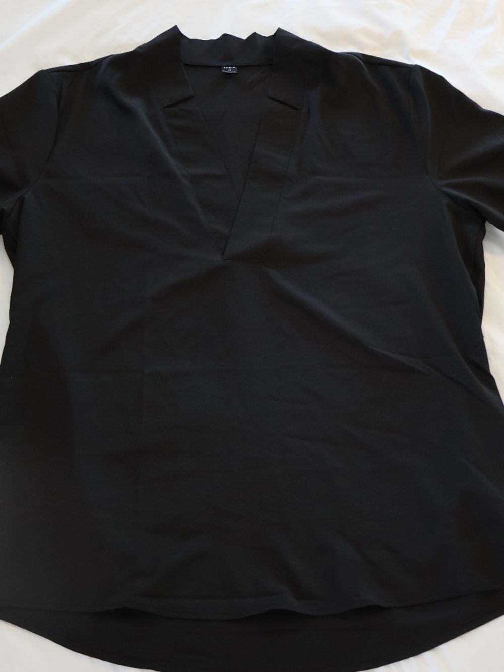 Black short sleeve V neck shirt